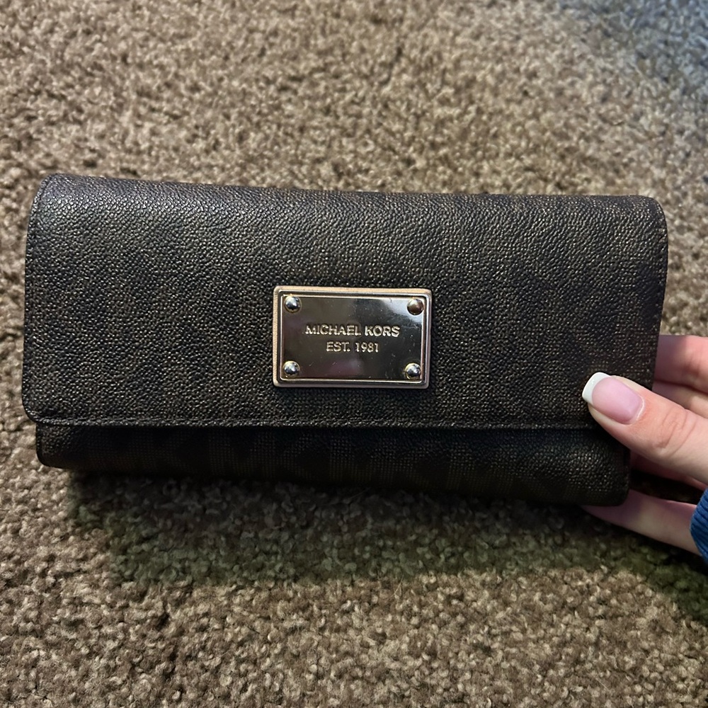 🩵Michael Kors Black Clutch Wallet